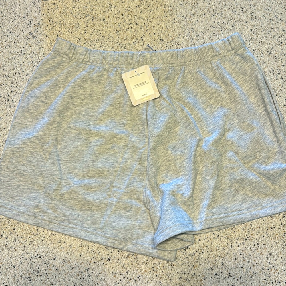 Brand NEW with tags. Fabletics’s LIGHT GO-TO SLIM SWEATSHORT. Grey. S: XL 12-14